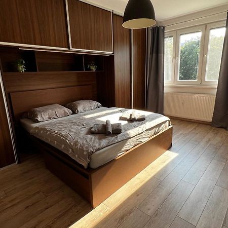 Industrial Apartment I 24Hr Self Check-In I Free Parking & Coffee Banská Bystrica Eksteriør billede