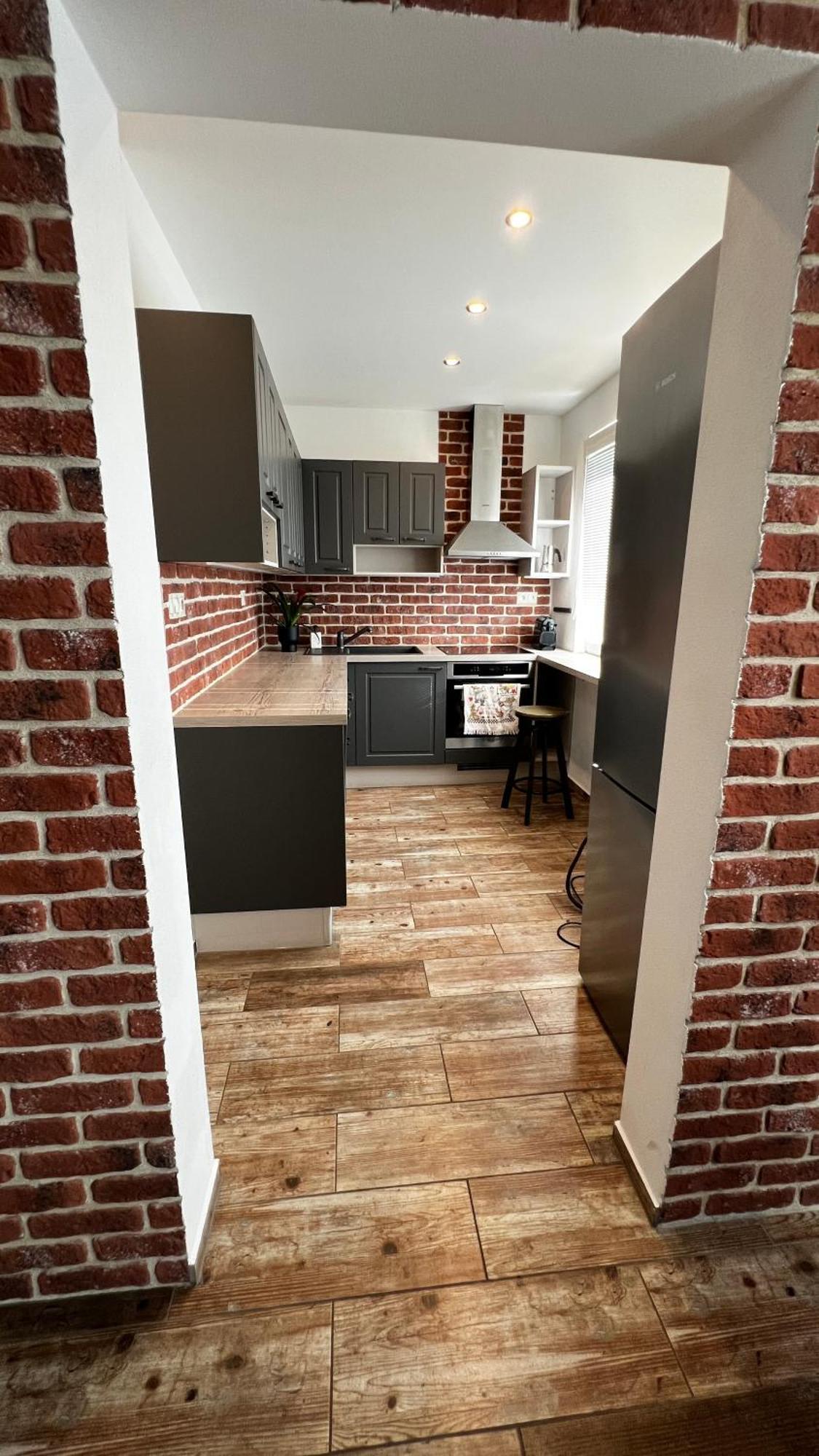 Industrial Apartment I 24Hr Self Check-In I Free Parking & Coffee Banská Bystrica Eksteriør billede