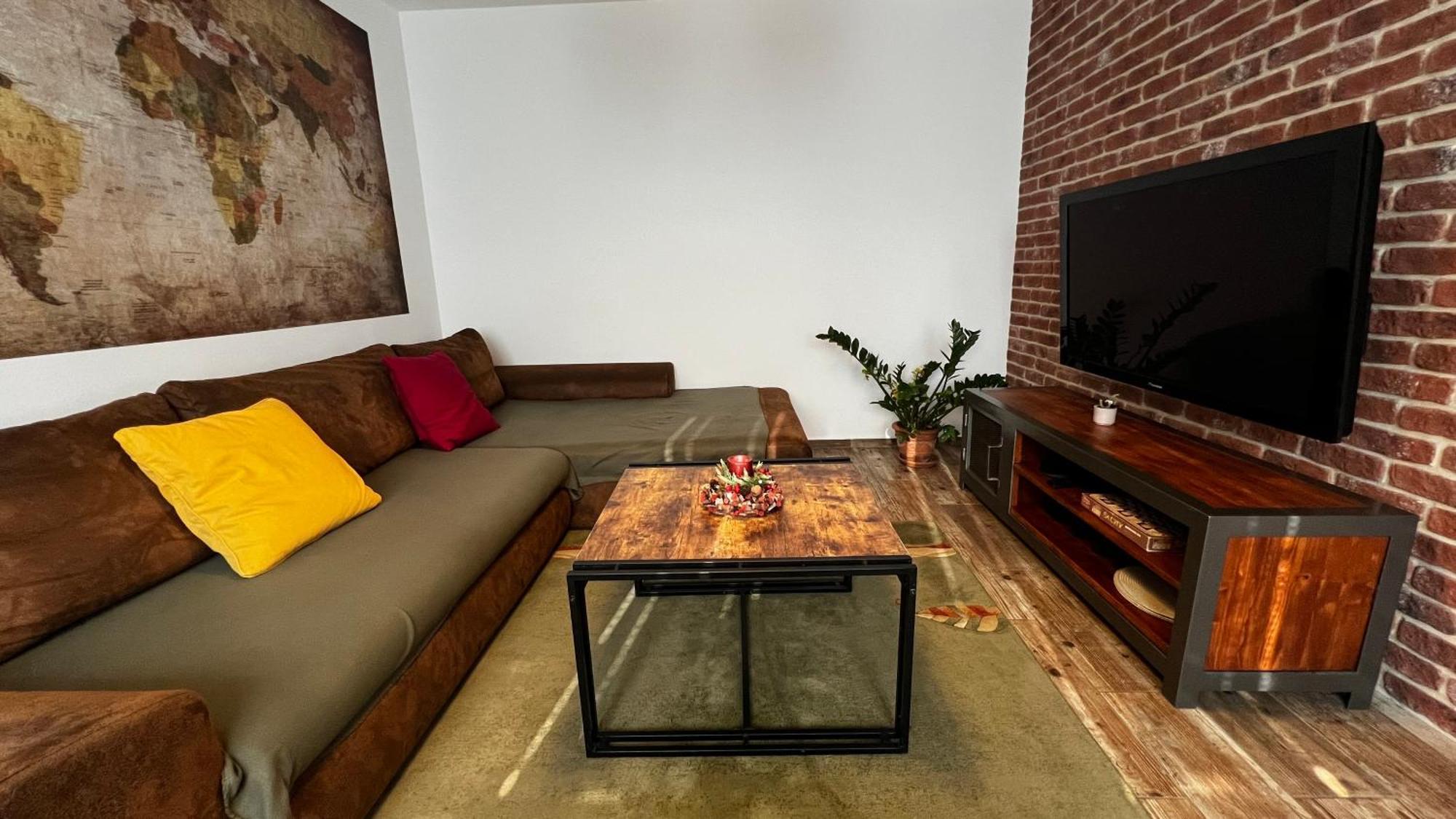 Industrial Apartment I 24Hr Self Check-In I Free Parking & Coffee Banská Bystrica Eksteriør billede
